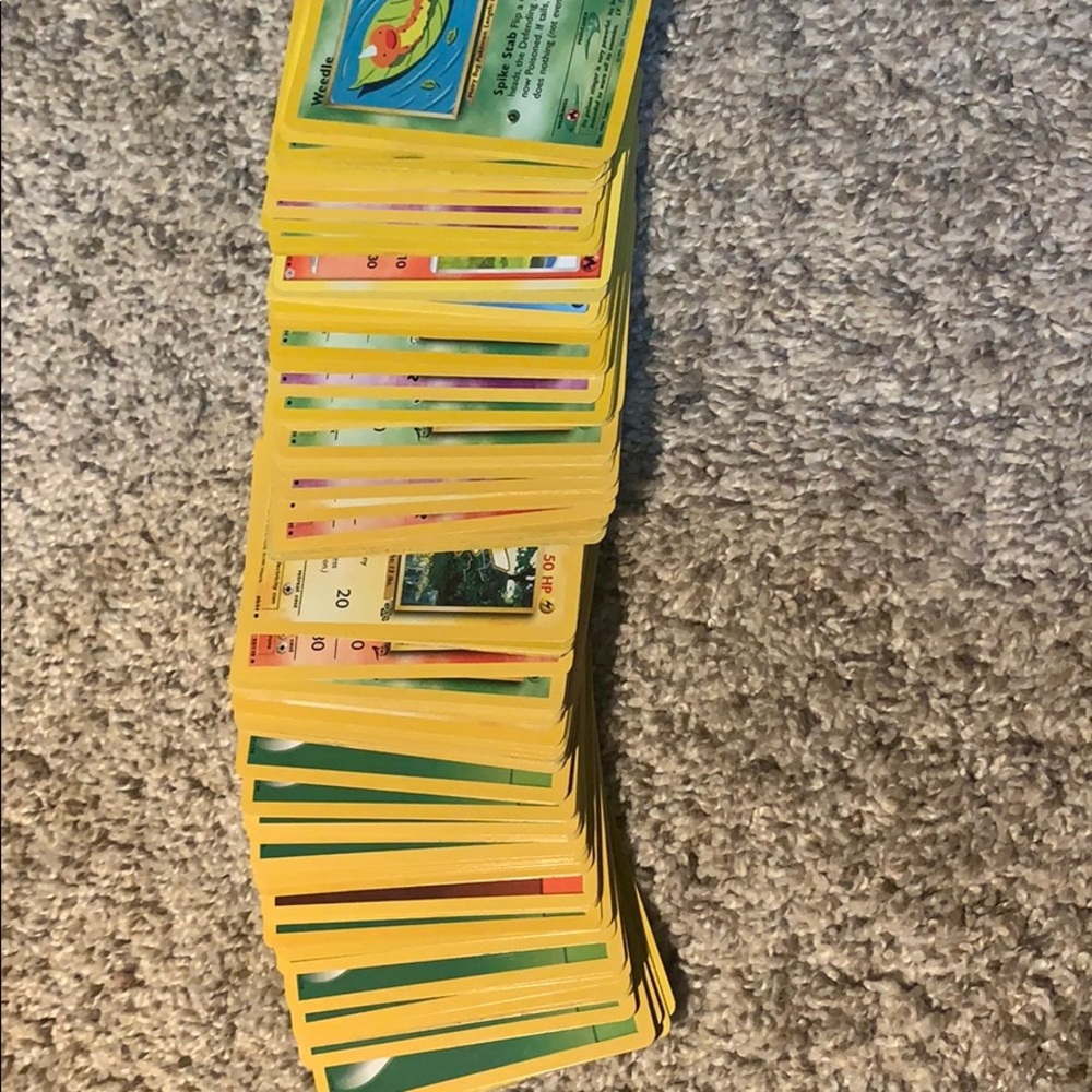 Bundle of random pokemon cards